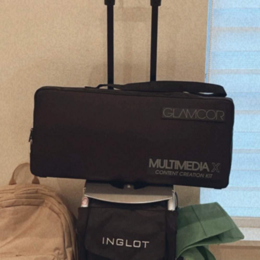 Glamcor Multimedia Content Creation Kit - Lights, Tripod, Etc